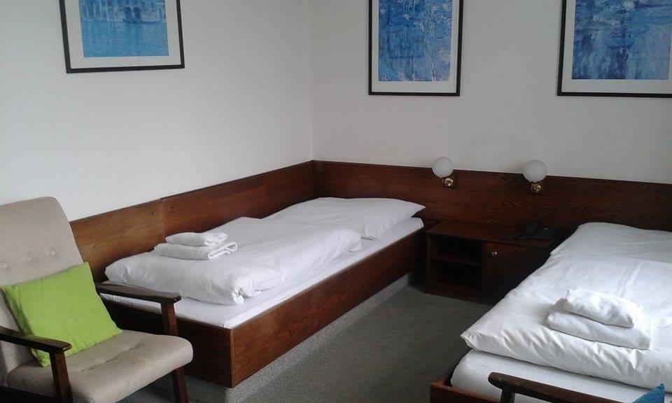Hotel Saloon Zlín Kamer foto