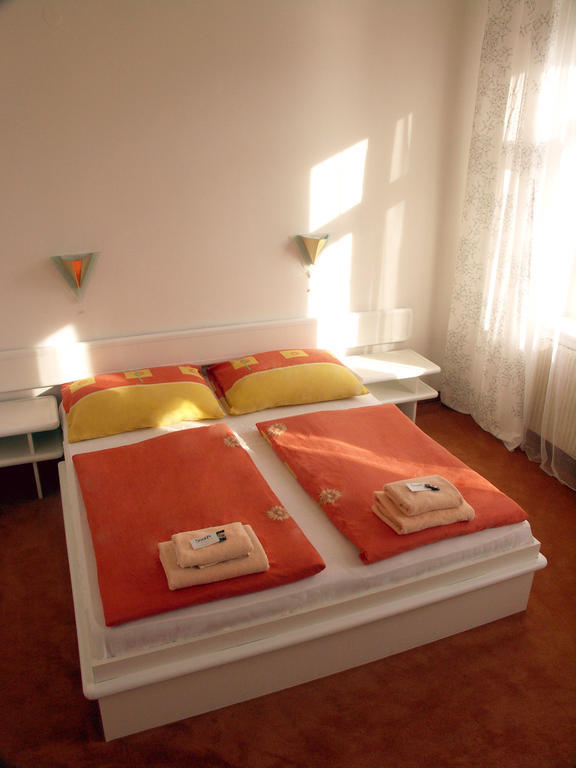 Hotel Saloon Zlín Buitenkant foto